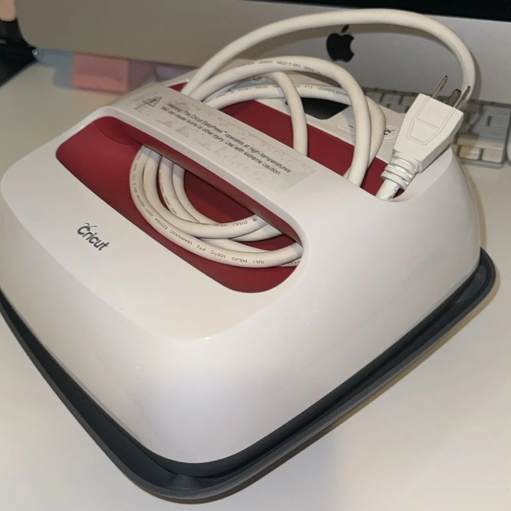 Cricut easy press MEDIUM size - Picture 2 of 5